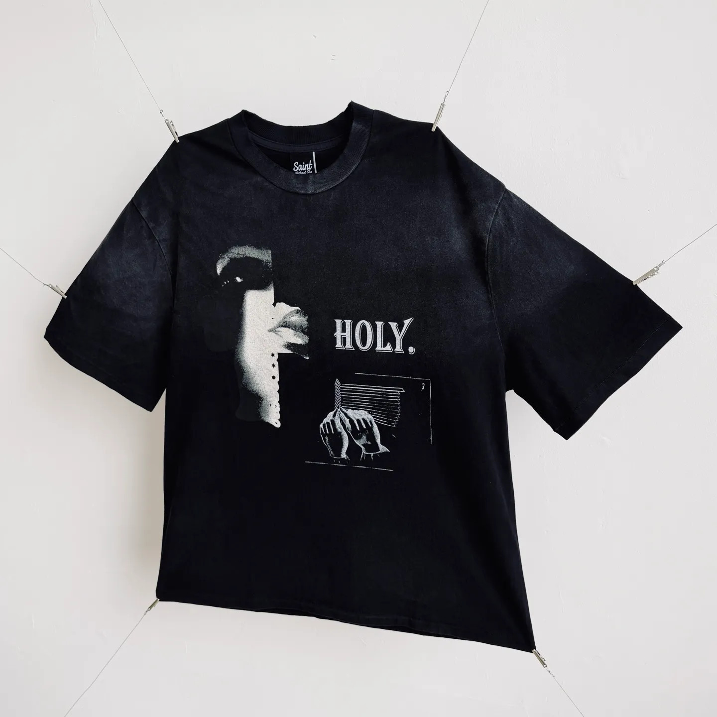 P138 # CTS-104 Bieber's same style "HOLY PRAY FOR ME" limited edition. 260g heavyweight pure cotton fabric after washing. Retro single-stitch heaven and earth stitch craftsmanship. Hand-painted + sandblasted and washed with water + hand-cut ribs. Size: S M L XL Customized 260g gram weight 100% cotton special washed fabric that is consistent with the original. With the blessing of imitation sun-drying, heavy sandblasting and fading + edge grinding + Assute fermentation and washing, the cotton feel on the surface of the fabric is well presented. Both the texture and feel are ceiling level. After the ready-made garments undergo a series of heavy washing and distressing processes, the retro and high-end sense of the entire garment is directly to the top. The garment making process of the entire garment adopts Saint The most common and complex single-needle sewing process (commonly known as single-thread heaven and earth stitch) among vintage vintage brands such as Michael